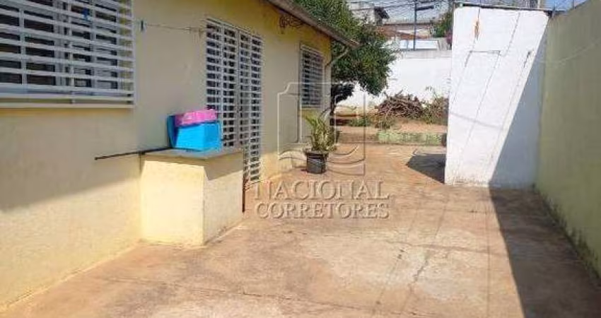 Terreno de esquina à venda na Vila Lucinda com casa habitável – 8x30