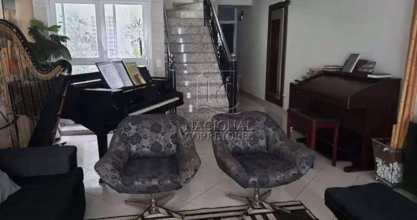 Sobrado com 3 dormitórios à venda, 320 m² por R$ 1.600.000,00 - Parque Jaçatuba - Santo André/SP