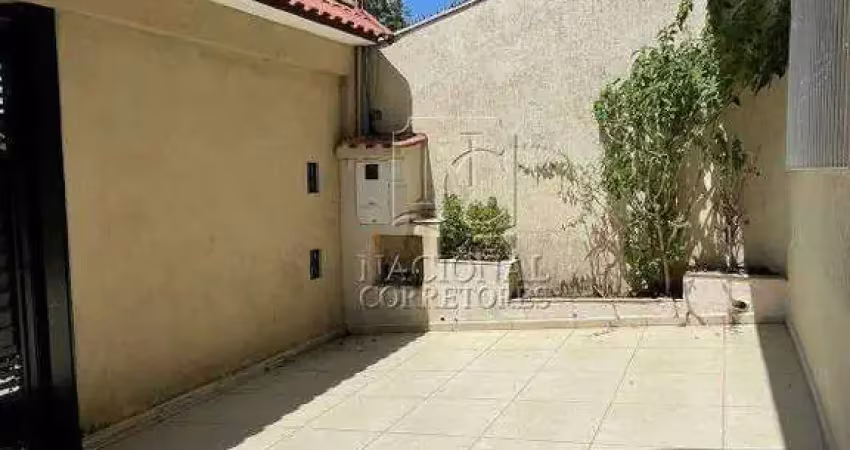 Casa térrea 2 dormitórios, 3 vagas 120 m² de área construída / Vila Camilopolis - Santo André