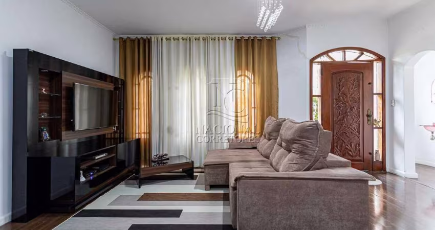 Excelente oportunidade, casa assobradada com fino acabamento para venda na Vila Metalúrgica, Santo André - SP
