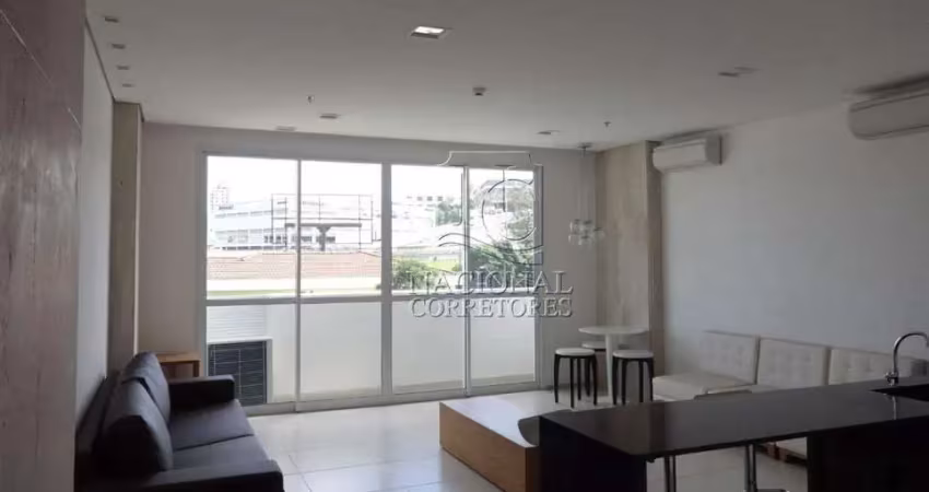 Sala à venda no sp 150 trade anchieta – varanda, mini cozinha e vaga exclusiva!