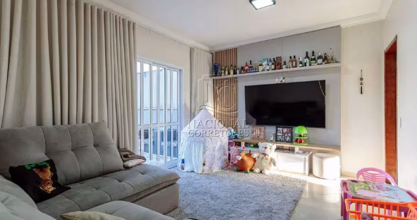 Imóvel amplo com 2 suítes, 2 salas, varanda e 4 vagas cobertas – 216 m²