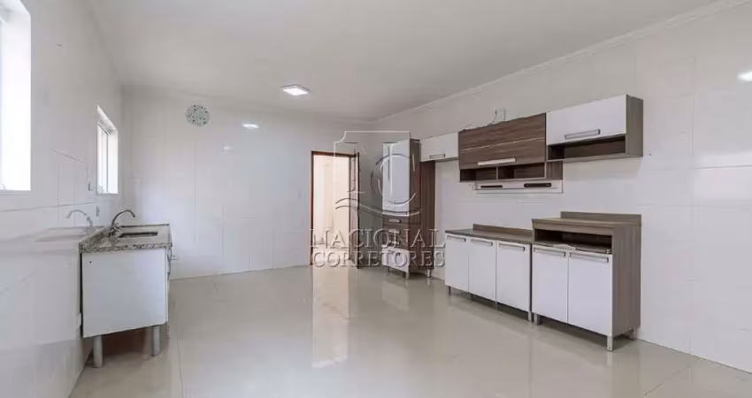Sobrado amplo com 3 dormitório e 6 vagas, disponível para locação – jardim pilar, santo andré/sp