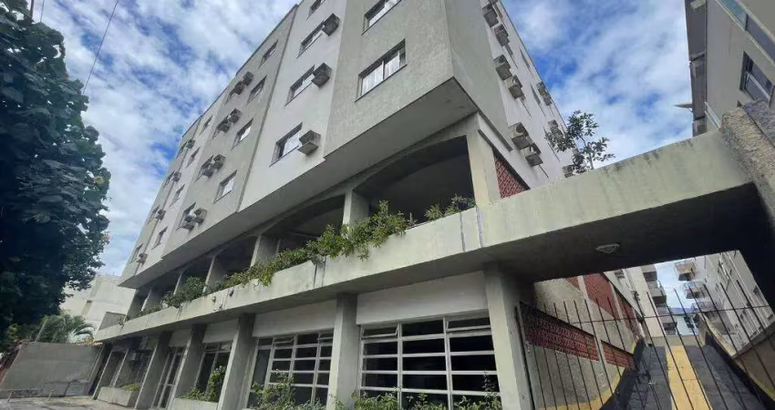 APARTAMENTO NO CORAÇÃO DA CIDADE, HÁ 500M DA PRAIA DO FORTE - CABO FRIO/RJ