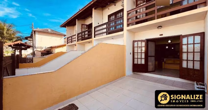 CASA TRIPLEX EM CONDOMÍNIO À VENDA - PERÓ, CABO FRIO/RJ