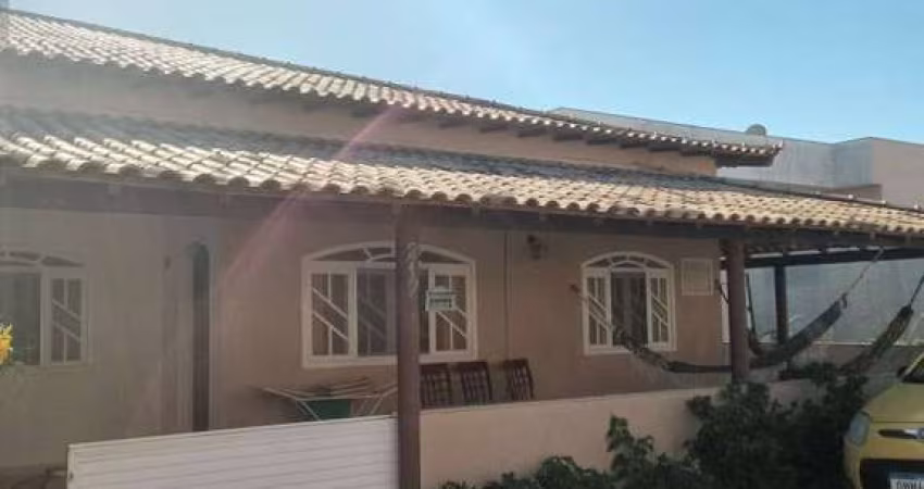 LOCAÇÃO FIXA! CASA NO CONDOMÍNIO DOS PÁSSAROS - CABO FRIO/RJ