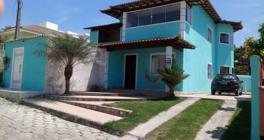 LOCAÇÃO FIXA – CASA COM 4 QUARTOS NO CONDOMÍNIO DOS PÁSSAROS – CABO FRIO