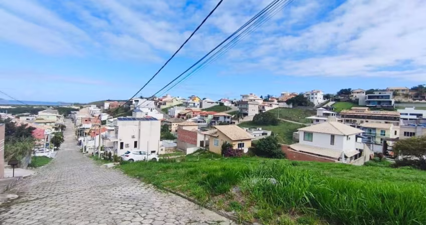 TERRENO COM 300M² NO CONDOMÍNIO DOS PÁSSAROS - CABO FRIO/RJ