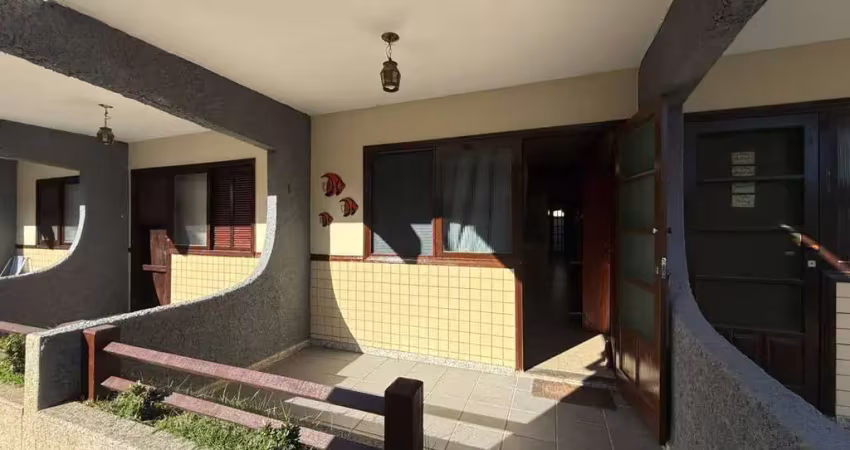 Casa em condomínio 01 quarto no peró – cabo frio/rj