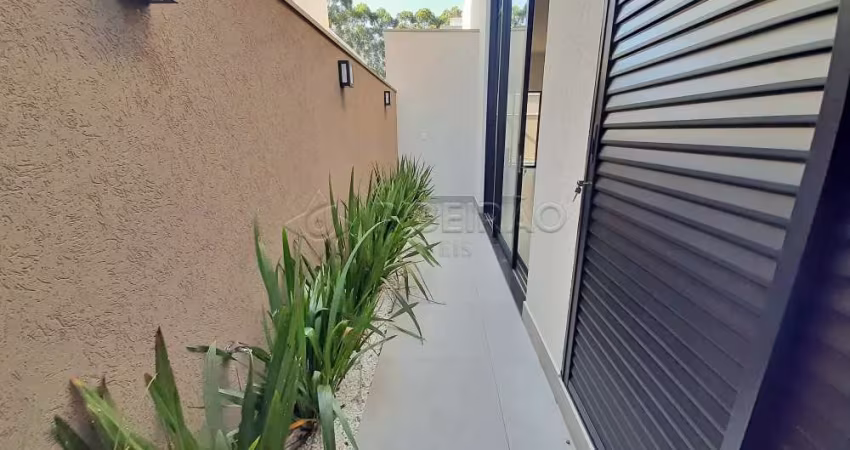 Casa à venda com 03 suítes no condomínio Figueira Branca