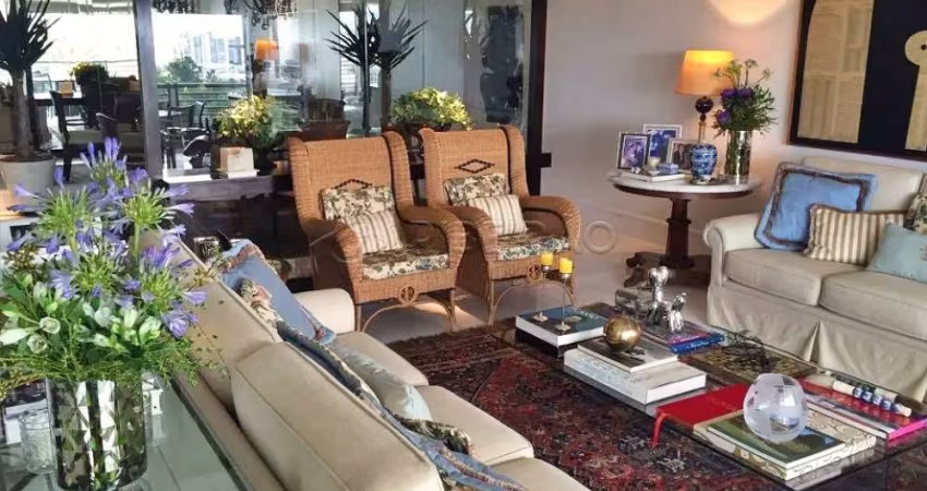 Apartamento Alto Padrão na  Av. Prof. João Fiusa com 239,00m²,  03 suites com armários planejados, ar condicionado.