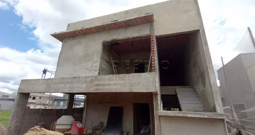 Sobrado em condomínio fechado com 03 suites sendo 02 com varanda, closet,.