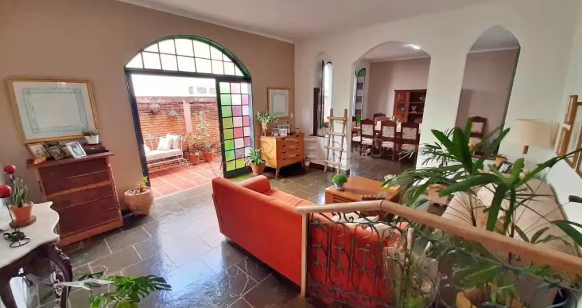 Casa térrea no Bairro Ribeirânia , 03 dormitórios  com armários planejados sendo 01 suite, piscina.