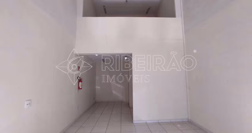 Salão Comercial para locação com banheiro, copa, mezanino e pé direito alto no Centro da cidade