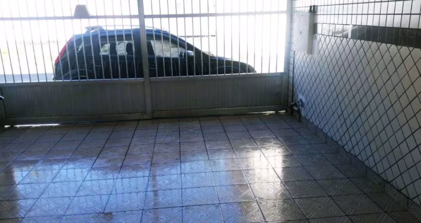 Sobrado com 2 quartos e 2 vagas em Interlagos