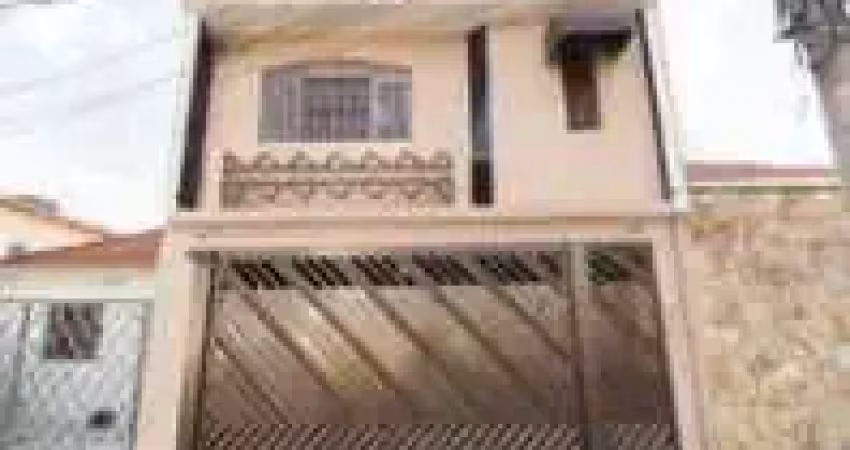 Casa com 3 andares com área de lazer com piscina e churrasqueira à 5 min da estação do metrô vila ma