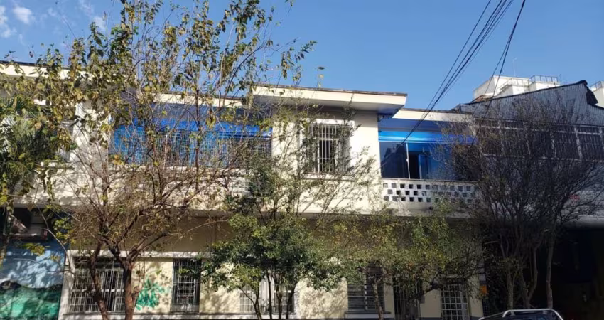 Casa Sobrado à venda na Lapa com 2 dormitórios e 1 vaga.