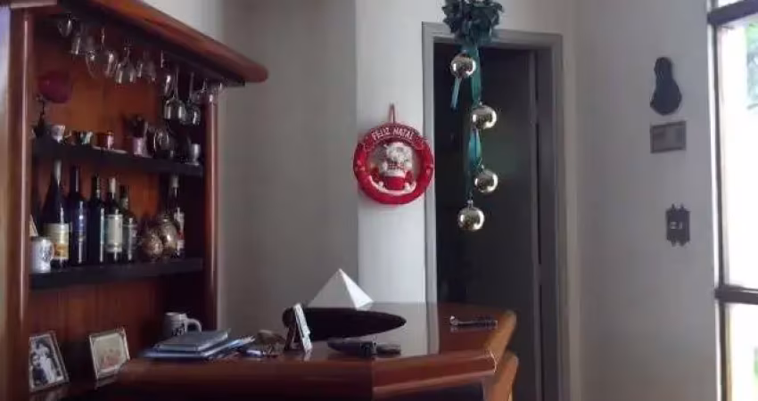 Casa no brooklin paulista de 180m² com 4 dormitórios, 2 suítes, 5 banheiros e 3 vagas.