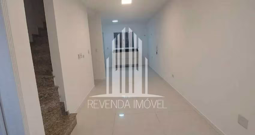 Imperdível casa em condomínio na Vila Carmosina, São Paulo-SP: 2 quartos, 2 banheiros, 2 vagas, 97m²!