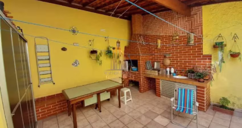 Sobrado residencial de 125m² possuindo 3 dormitórios, 3 banheiros e duas vagas á venda em interlagos