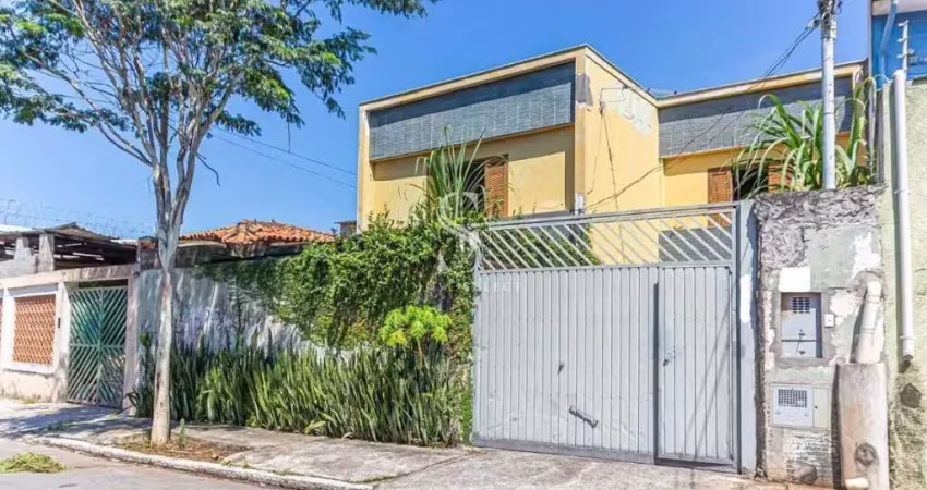 Casa assobradada 328,00m² com 4 dormitórios  ( 1 suíte ) , 2 banheiros e 5 vagas á venda no ipiranga