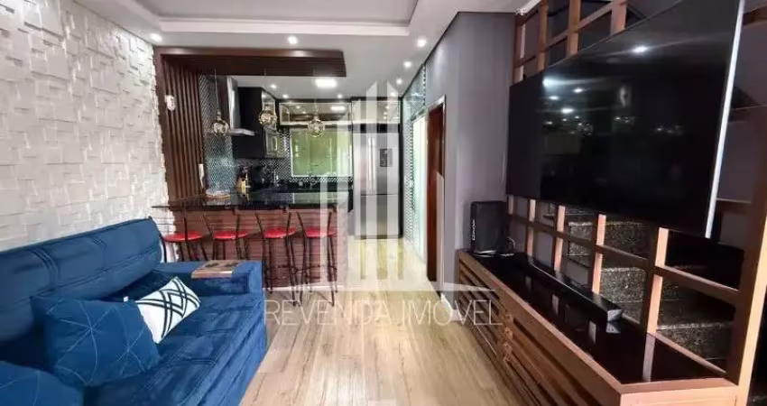Sobrado a venda 53m² sendo 02 dormitórios 3 banheiros e 2 vagas condomínio fênix