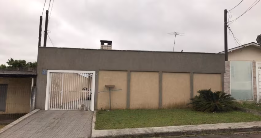 Excelente Casa com Edicula, Terreno amplo, por R$ 542.000,00 no Xaxim, Curitiba/PR
