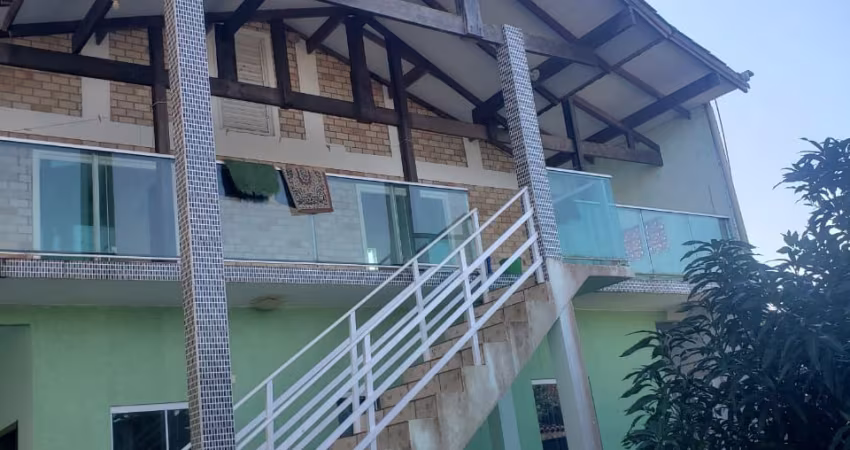 Ótimo Sobrado em terreno de 360 m², por R$ 460.000,00 em Itapoá/SC.