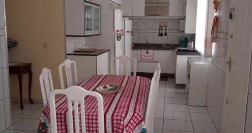 Casa para Temporada em Florianópolis, São João do Rio Vermelho, 2 dormitórios, 1 banheiro, 2 vagas