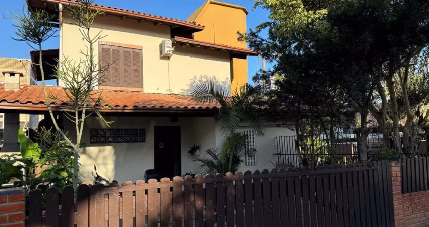 Casa para Venda em Florianópolis, Ingleses do Rio Vermelho, 4 dormitórios, 1 suíte, 2 banheiros, 2 vagas