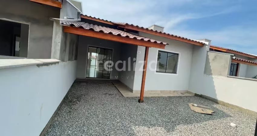 Casa com espaço de terreno nos fundos à venda em barra velha