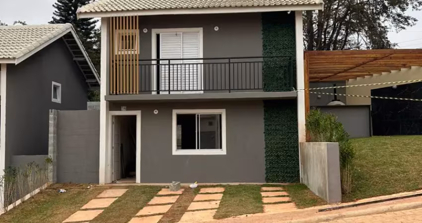 Casas 2 e 3 dormitirios com duas vagas ,facil  acesso jockei club sp .