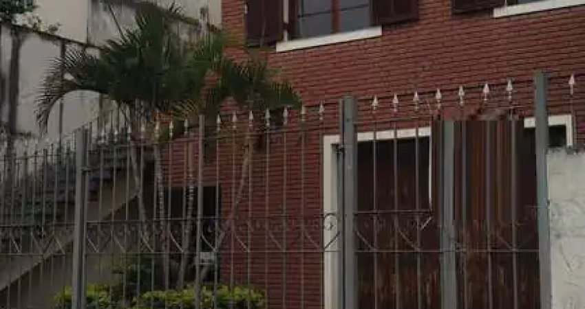 Casa à venda em terreno de 234m² sendo 165m² construídos na vila formosa, excelente localização em