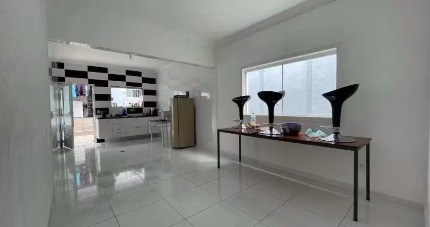 Sobrado amplo com edícula, 3 dormitórios (1 suíte) e garagem fechada para até 2 carros, 160 m² - ar