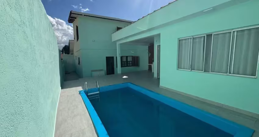 Maravilhosa casa a venda assobradada reformada 100%, 3 dormitórios com 1 suite e uma bela piscina,