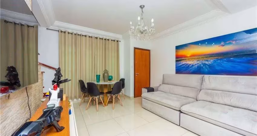 Sobrado de 3 andares em condomínio fechado com poucas casas, 4 dormitórios e 4 vagas, 135 m² - vila