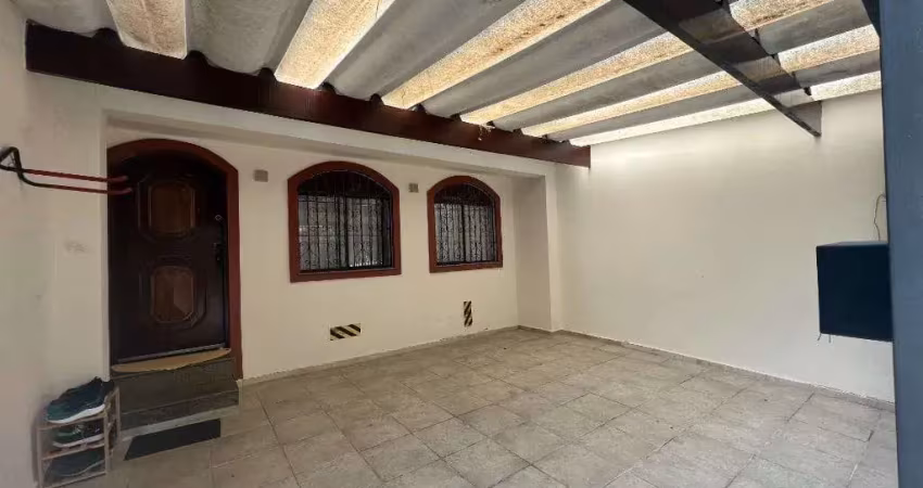 Sobrado com 162 m² de área construída, 5 dormitórios (sendo 1 suíte), edícula e área gorumet!