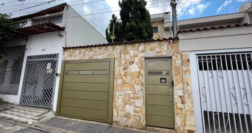Sobrado amplo de 3 suítes, garagem para 4 veículos + área gourmet com churrasqueira, cidade mãe do