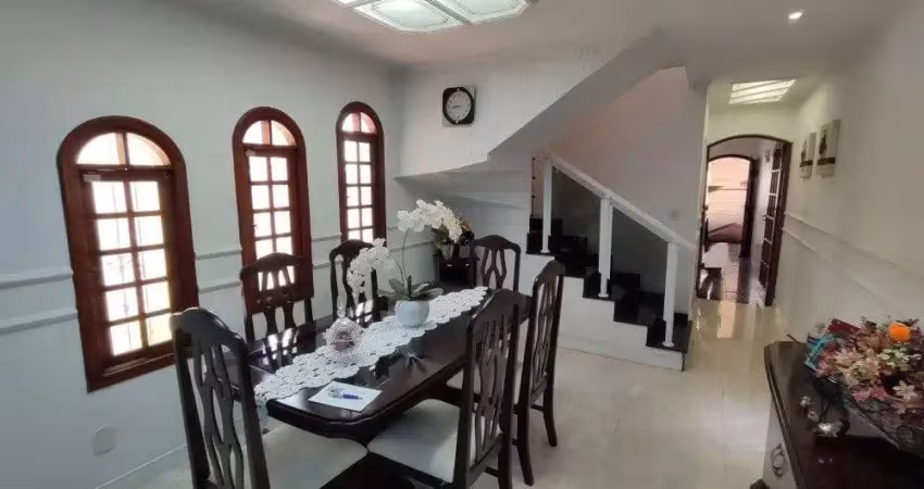 Amplo sobrado de 3 dormitórios (1 suíte) e ótimo quintal com churrasqueira, 240 m² - chácara belenz