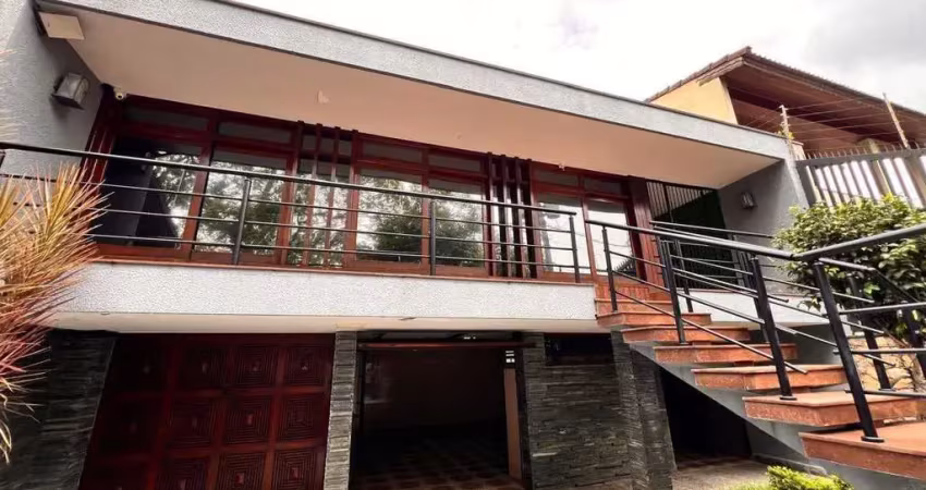 Espetacular sobrado à venda na vila zelina, com 300m² de área construída, 3 suítes e 5 vagas de gar