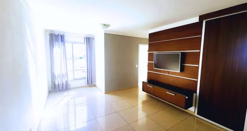 Lindo apartamento semimobiliado, com 58m², 2 dormitórios, 2 banheiros, sala com 2 ambientes e 1 vag