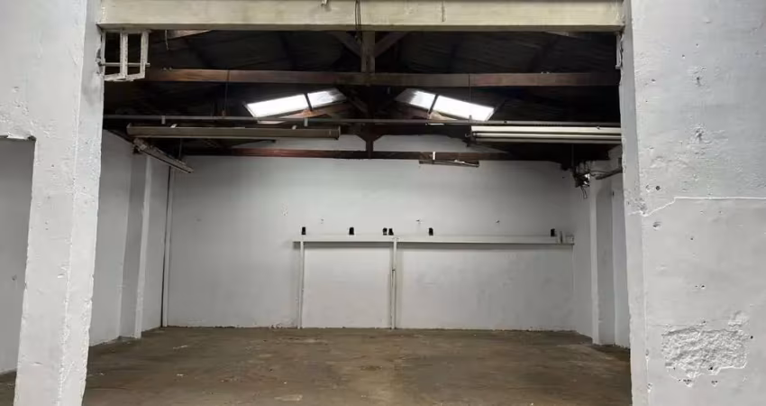 Galpão c/ 380 m³, 300 m² no térreo e 80 m² piso superior, revisado , elétrica, hidraulica , telhado