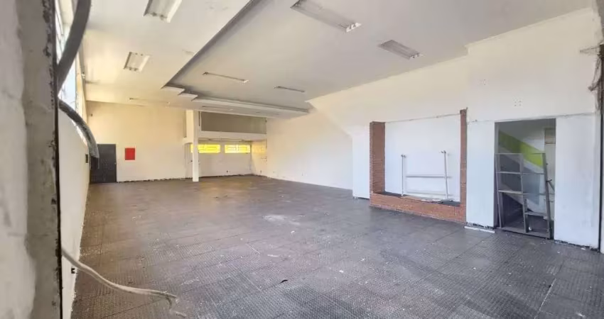 Excelente galpão com 500m², 2 andares, piso emborrachado, perfeito para diferentes tipos de negócio
