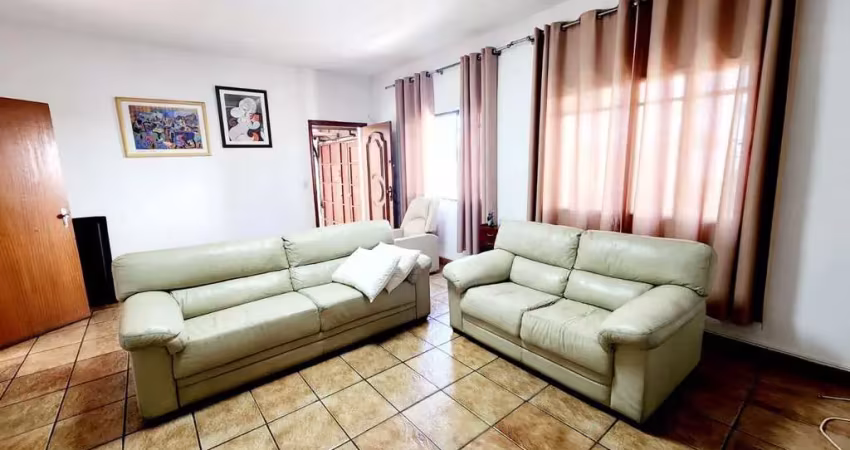 Sobrado à venda na vila bertioga, com 3 dormitórios (sendo 1 suíte), sala e cozinha ampla, 2 vagas
