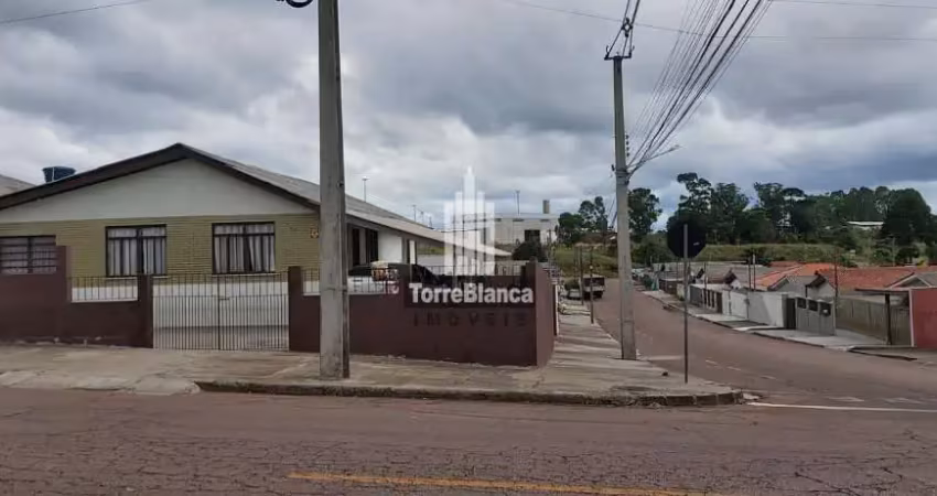 Casa de esquina com 4 dormitórios à venda