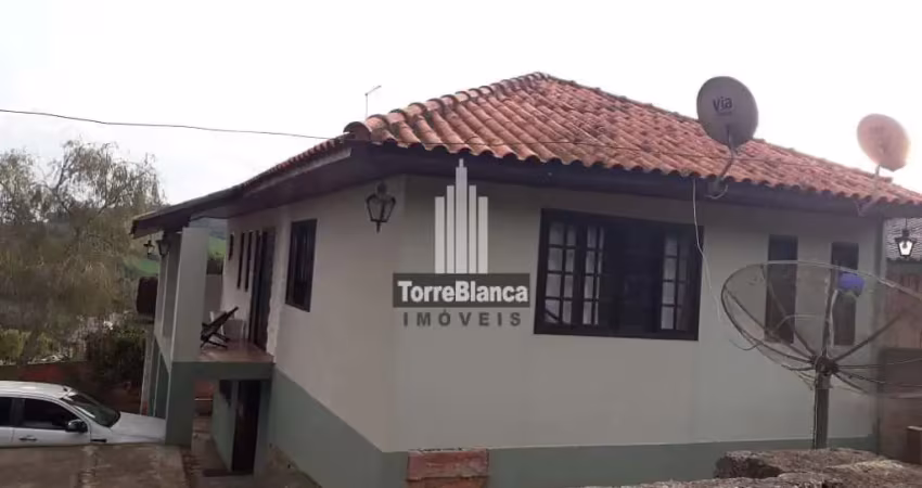 Casa à venda, 3 quartos, de esquina, no bairro periquitos