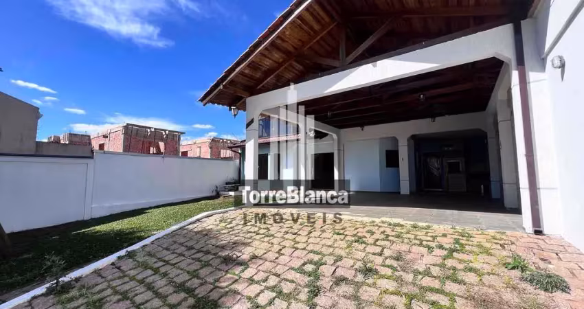 Sobrado semimobiliado para locação, 4 quartos, espaço externo, bairro jardim carvalho.