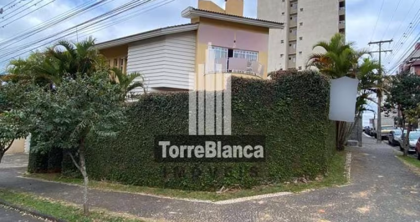Triplex no Centro com 385m², com 4 quartos sendo 4 suítes por R$10.000,00 a locação mensal e R$1.50