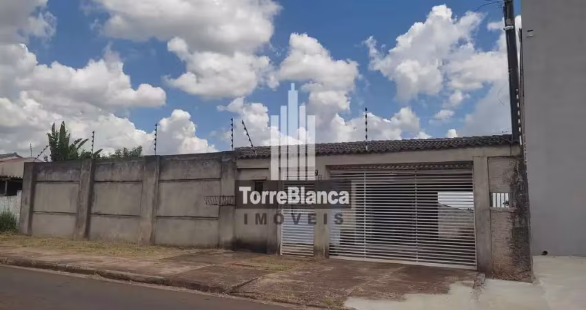 Casa à venda com 2 quartos e quintal amplo, próxima ao hospital regional