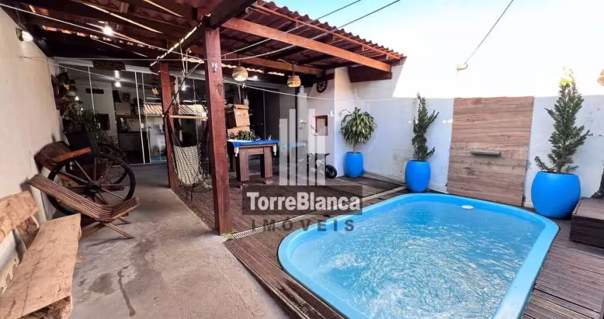 Casa à venda, semimobiliada com piscina, 2 quartos, 3 vagas, edícula com churrasqueira, 87m²